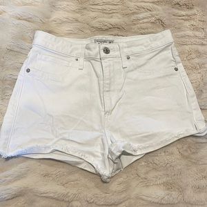 Abercrombie High Rise Jean Short, size 2